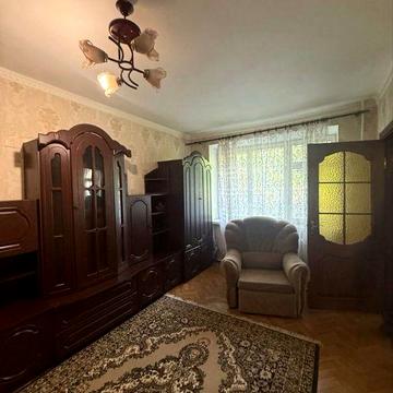 Продається 1 кімнатна квартира .