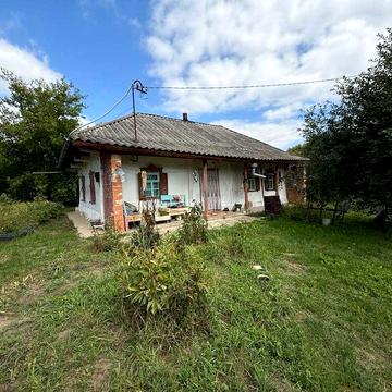 Одноповерховий будинок. 20км до центру міста. Ділянка 21 сотка. Житловий стан.