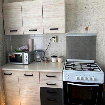 Продам трикімнатну на вул. Незалежності (Тітова)