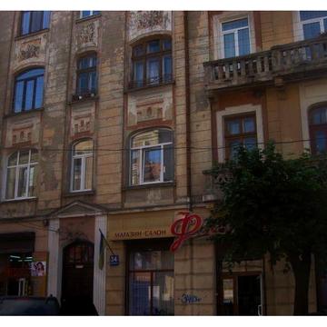 Продаж квартири в центрі міста, можливе використання під офіс