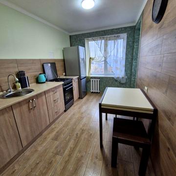 Олександра Поля просп. (Кірова), 102-Д