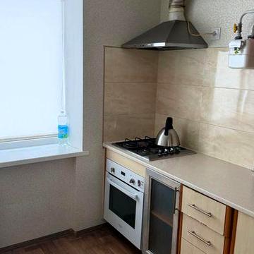 Продам 2-кімнатну в центрі, без АН