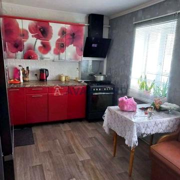 Оренда будинку в смт. Карнаухівка є гараж