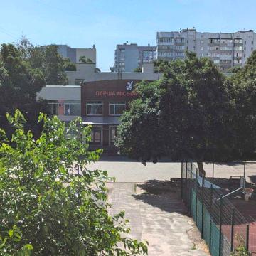 2 кімнатна біля Першої Міської Гімназії  на Грушевського 43