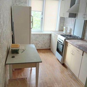 Продаж 2кім.квартири. Космонавтів.