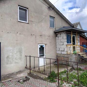 Продається просторий 2-о поверховий будинок в тихому районі міста