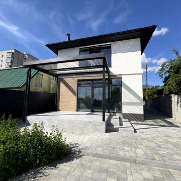 Продаж сучасного двоповерхового будинку в районі ДНС, біля річки.
