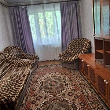 Оренда  двокімнатної квартири Кривий Ріг, вул. Бизова, за колокольнею. 1 поверх , з балконом.