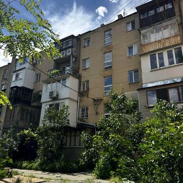 Терміновий продаж ! 1 кім поруч з парком Перемоги у відмінному стані,можна під програми 31900 у.о