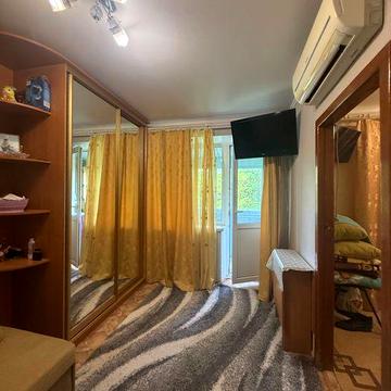 Продам гостинку 2х комн. Одесская