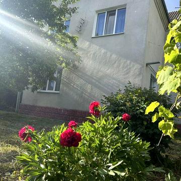 Продам 2 поверховий будинок