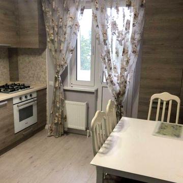 Продам 2 кім в центрі