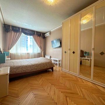 Оренда 3 кімн. квартири, вул.Старонаводницька, 4А, Печерськ, паркомісце