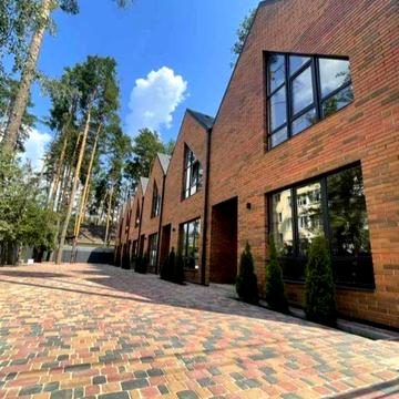 Продаж таунхауса в Ірпені з видом у парк. Якісне будівництво, фасад із клінкерної цегли! Всі міські комунікації, газ!