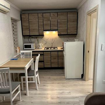 Ареда квартири  в центрі помісячно