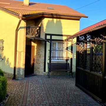 Продам 2-х поверховий будинок