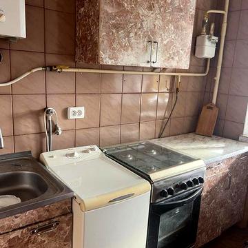 Продам 1кім.кв  біля кіно-ру "Юність"