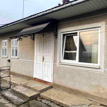 Продається будинок у селі Шубранець. Близько до Чернівців.