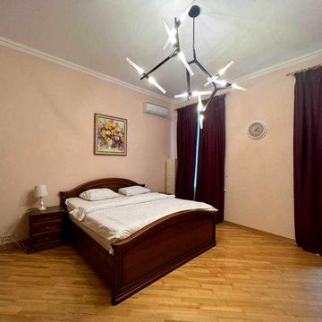 Продаж 2к.квартири 110м2 вул. Хрещатик 15, Пасаж