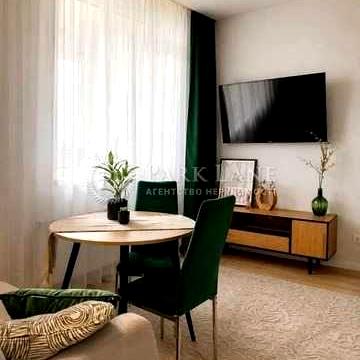 Продаж 1-к квартири з Авторським ремонтом в  Оболонському районі