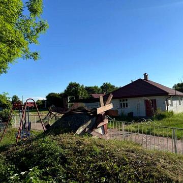 Будинок із великою земельною ділянкою.60 км від Львова,Золочівський р-н.