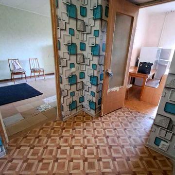 Сдам 1-км.кв, 40кв.м, 3/9 этаж. Без мебели. Можно животное. Победа 6.