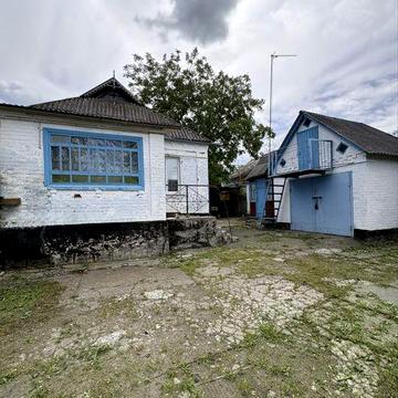 Продам цегляний будинок 77 м² з ділянкою 25 соток у с. Синява, біля Рокитного