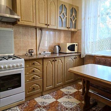 Здам ЧИСТУ 2х кімнатну, РУСЬКА (р-н ГРАВІТОН), ОКРЕМІ КІМНАТИ, необхідні МЕБЛІ та ТЕХНІКА, засклений БАЛКОН