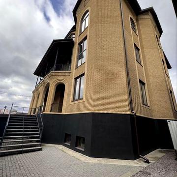 Сдам в  оренду будинок-офіс-склад  , 1200 м2 , басейн , 2 спальні  , просп Науки