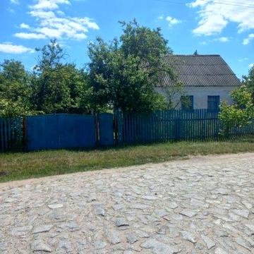 Продається житловий будинок із загальною площею 60 м² та городом 25 соток (с. Жуків Славутського району)