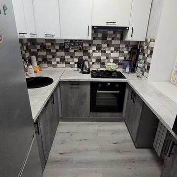 3 станция Большого Фонтана   В продаже 3-х комнатная квартира 56 кв.м.  Двухсторонняя  Балкон   4 этаж