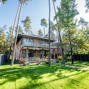 Продаж будинку КМ «Лісові Плюти» Плюти 330 м² 4 спальні Газ Свердловина Тераси Гараж на 4 авто Закрита територія