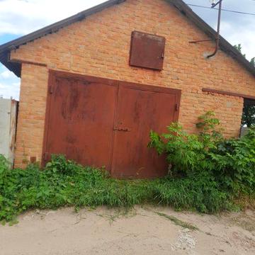 Продам частину будинку з гаражем