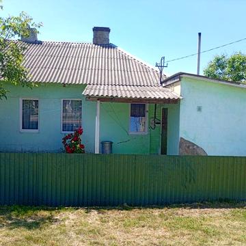 Продам будинок (напів будинок)
