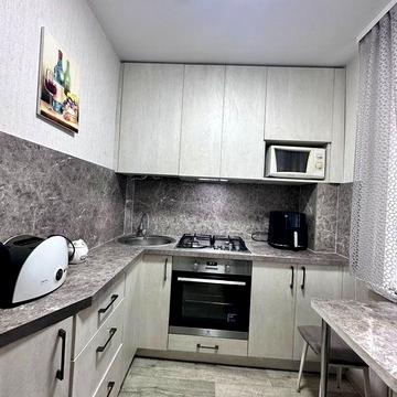 Продам квартиру с новой мебелью и техникой+ дача ( р-н Беляева)