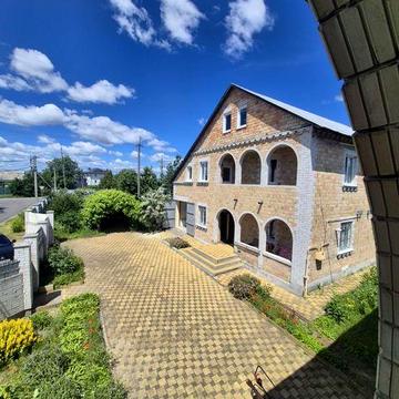 Продається просторий будинок 250 м² на ділянці 20 соток у Київській області