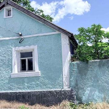 Продам хату з земельної ділянкою.11 соток