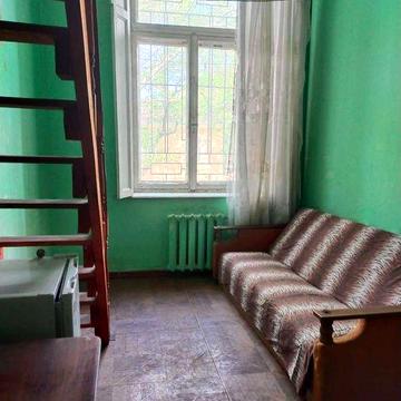 Продам 2х уровневую комн в коммуне Толстого/ Соборная пл. без комиссии