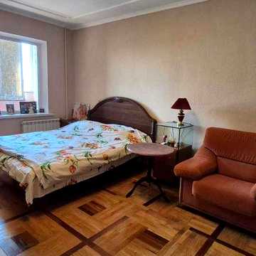 Продаж 2-х кім кв-ра  Ревуцького 13 Метро Харківська 15 хв.пішки Розглядаємо Держпрограми.