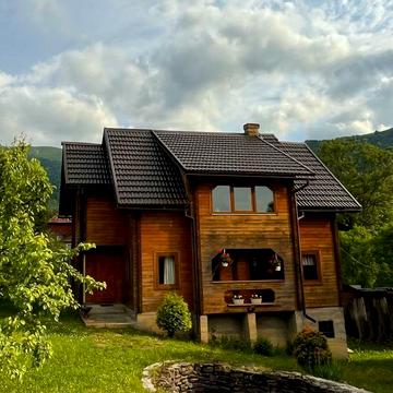 Здається будинок в карпатах