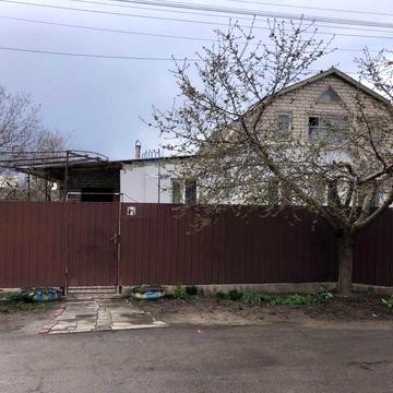 Продам будинок який знаходиться в центрі селища!