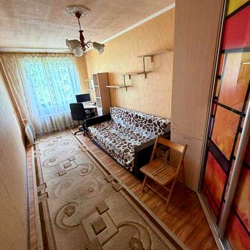 Продам 3-кімнатну квартиру в Покровському районі. Перепланована. Майже всі меблі залишаються. м. Кривий Ріг. Можливий торг.