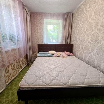 Продаю 2х комнатную квартиру на земле.  В Центре.