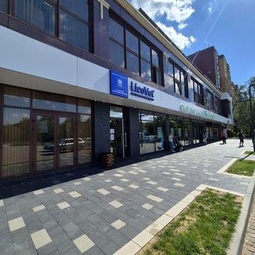 Терміново Продається квартирара   простора поруч біля Гімназіїії та маг АТБ