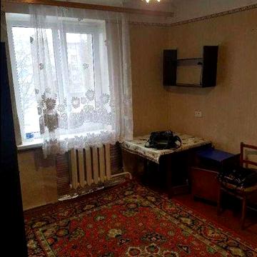 Продам 2-комнатную гостинку в районе Коммунального рынка.