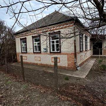 Продаж будинку Орлівщина , центр села , гараж , гарна  тиха вулиця.