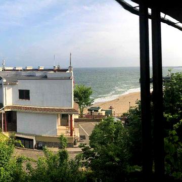 Продається котедж в Совіньйоні з видом на море.