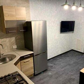 Продам 2 комнатную квартиру на ХТЗ возле метро.
