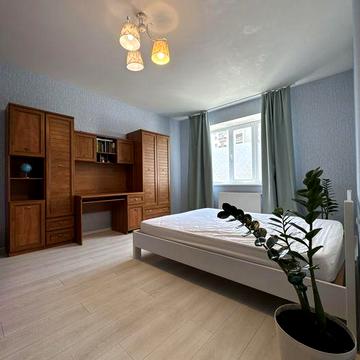 Здається світла та простора квартира 45 м²   Озерна