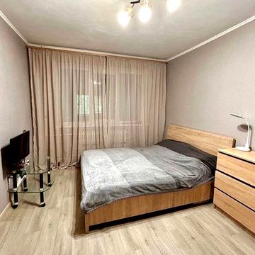 Продам квартиру метро Ак.Барабашова +свой подвал и отдельный вход